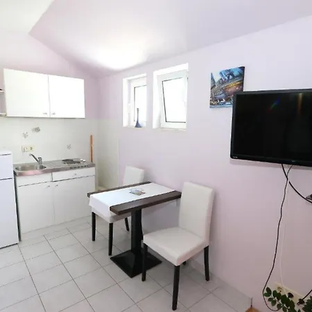 Trogrlic Daire Hvar Town